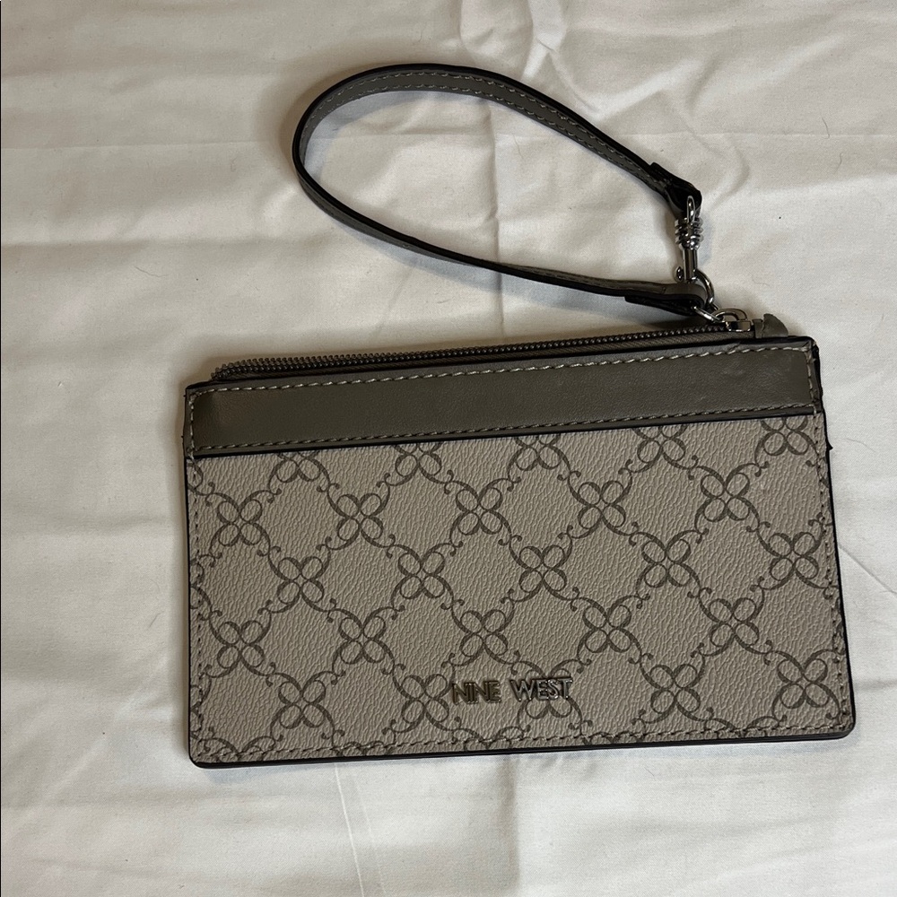 Nine West Patterned Gray Wristlet